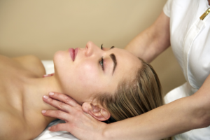 Read more about the article Lymphatic Drainage After Facelift Surgery: A Week-by-Week Recovery Guide