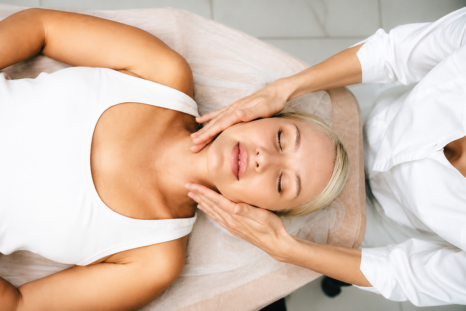 You are currently viewing Facial Lymphatic Drainage Massage: What It Actually Does — And Why Your Face Needs It